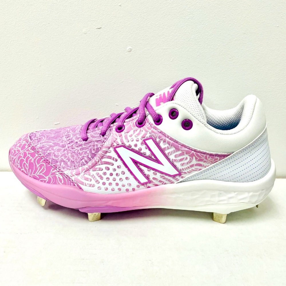 New balance Metal baseball cleats size 9 NWOT